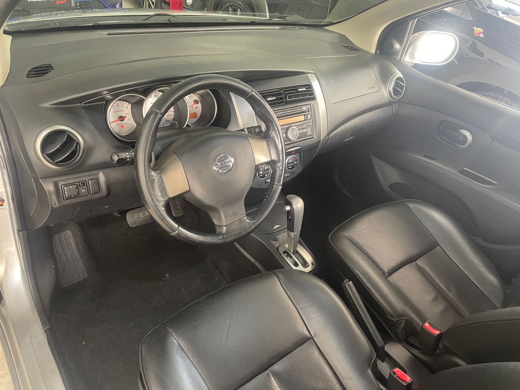 Nissan Livina Prata