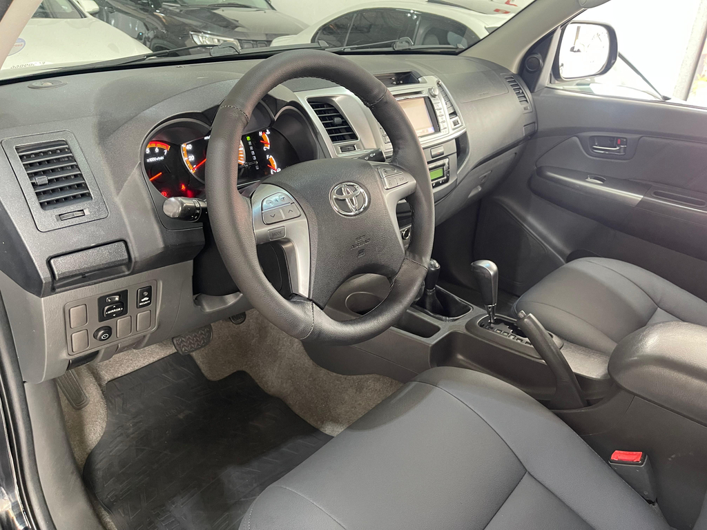 Toyota Hilux Cabine Dupla Preto