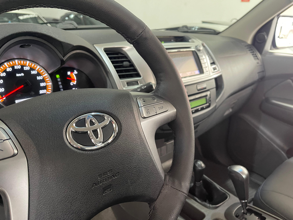 Toyota Hilux Cabine Dupla Preto