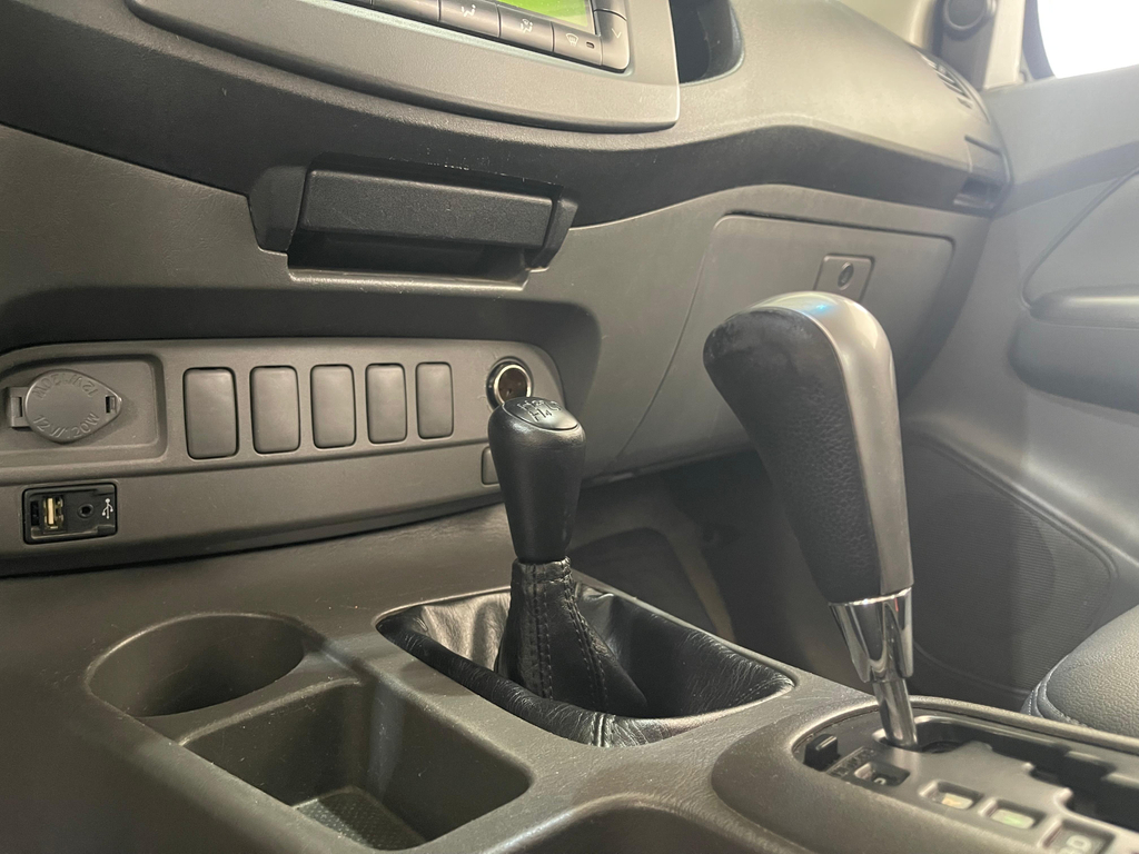Toyota Hilux Cabine Dupla Preto