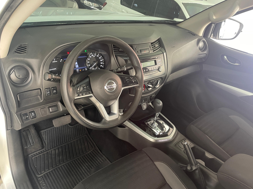 Nissan Frontier Branco