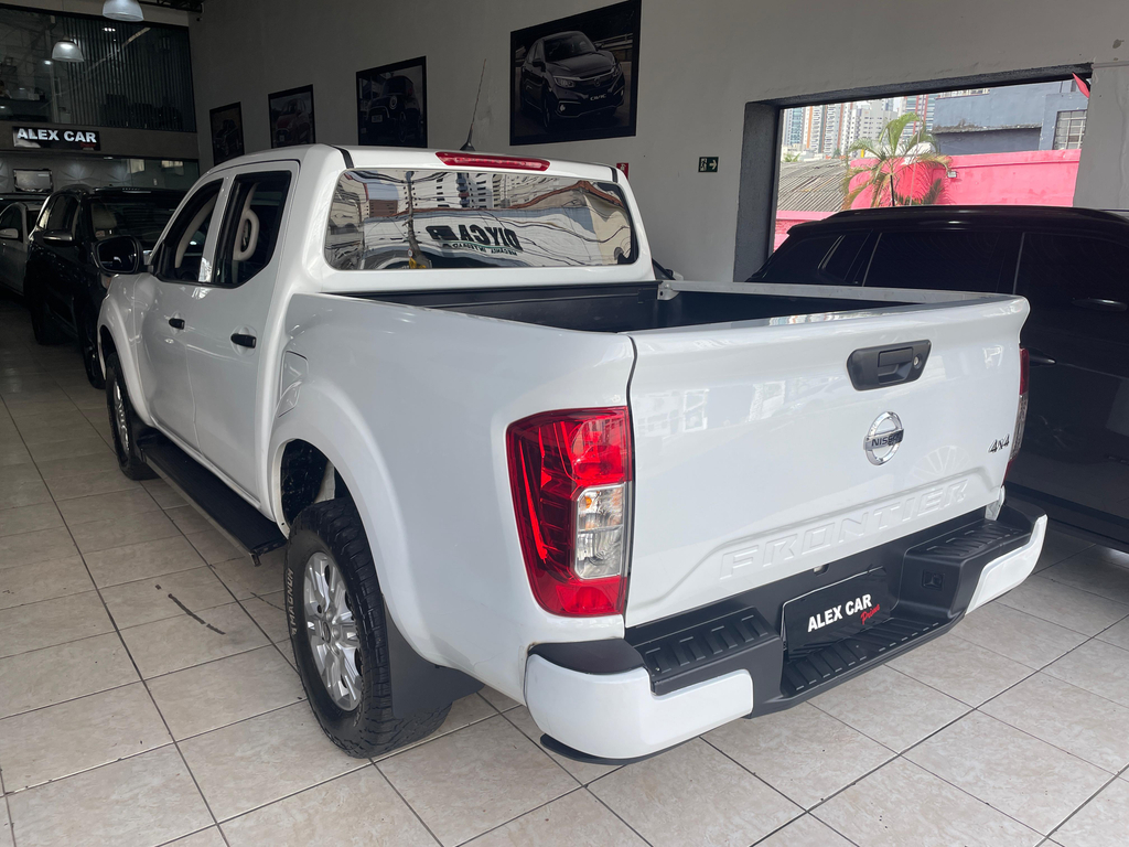 Nissan Frontier Branco