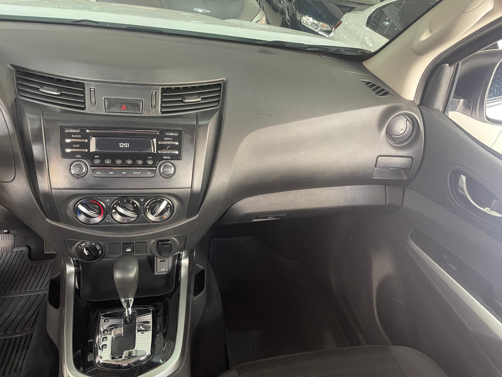 Nissan Frontier Branco