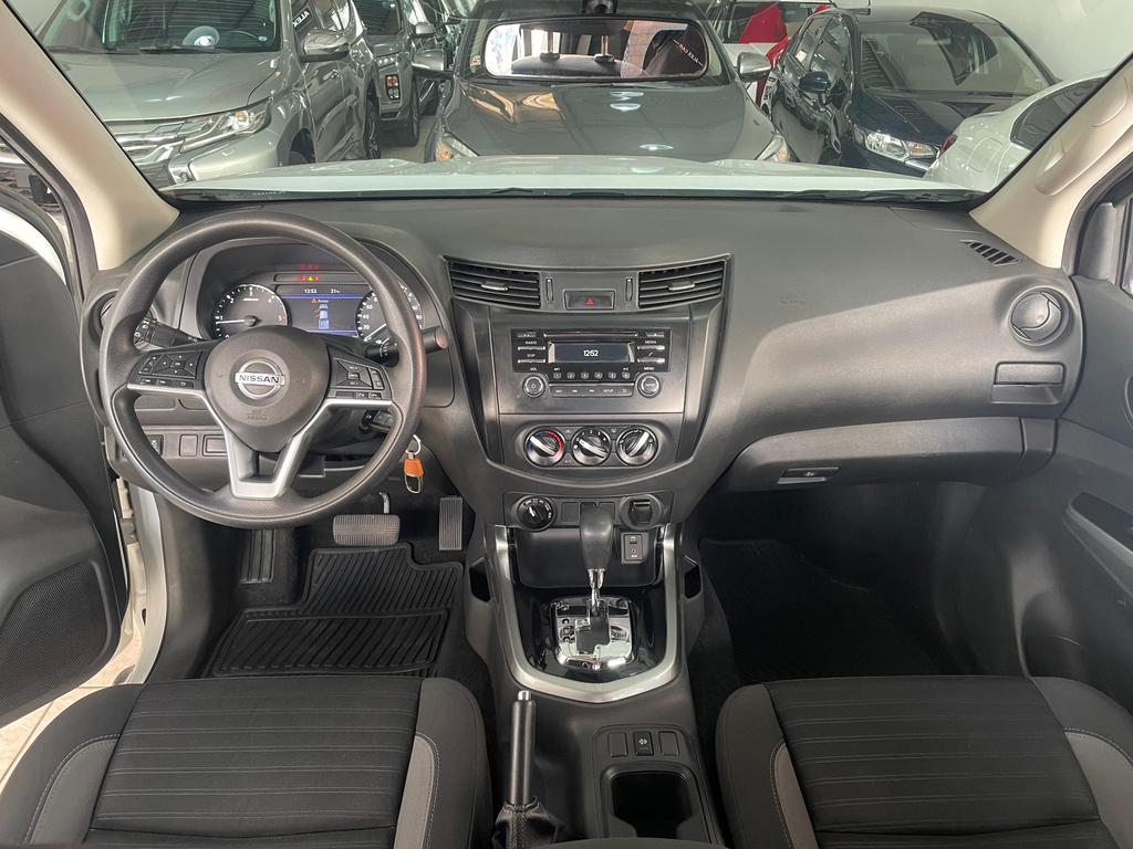 Nissan Frontier Branco