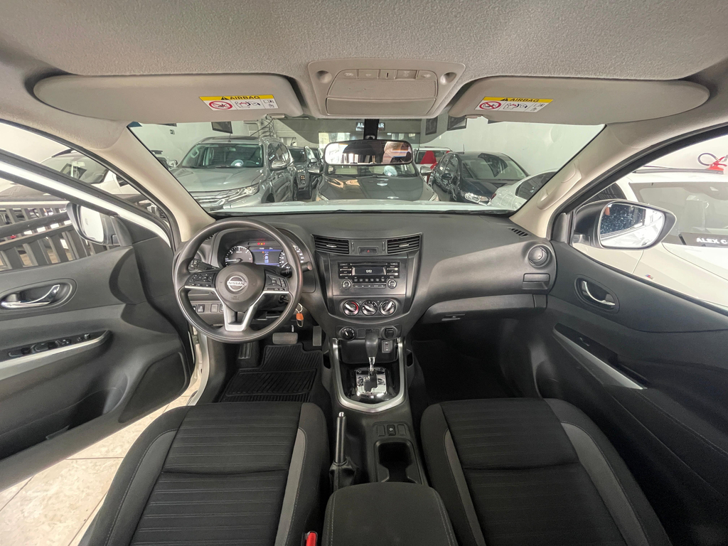 Nissan Frontier Branco