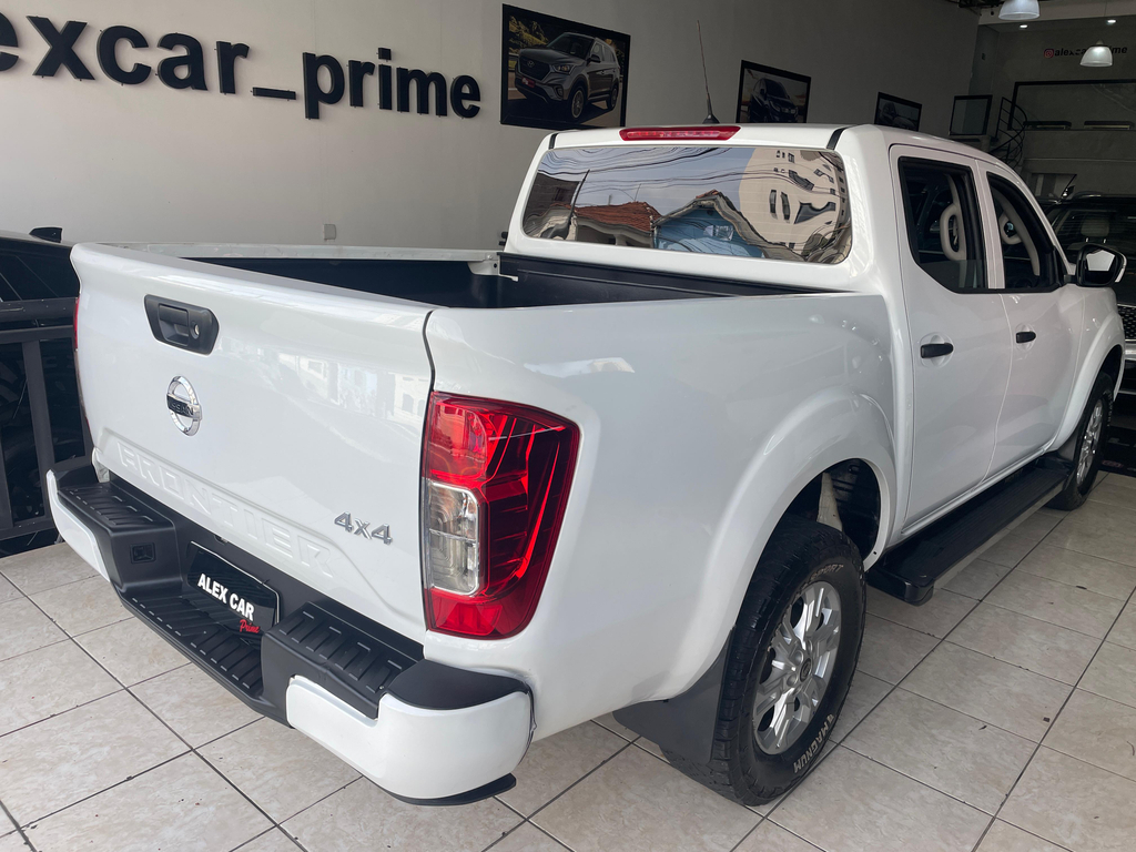 Nissan Frontier Branco