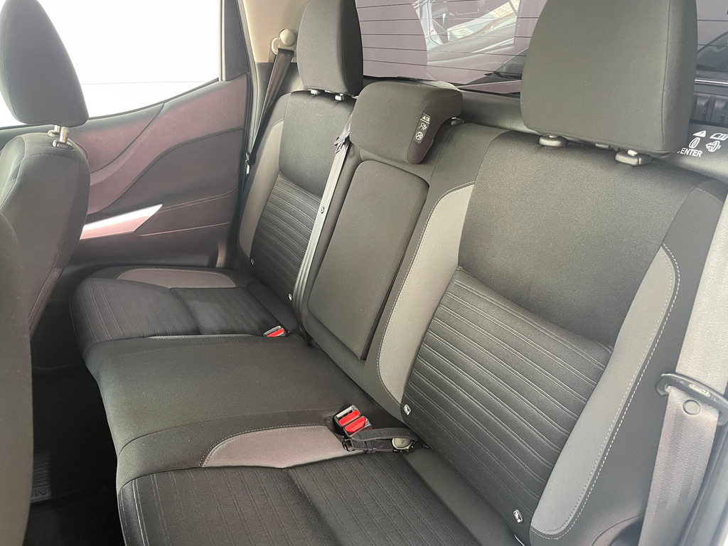 Nissan Frontier Branco