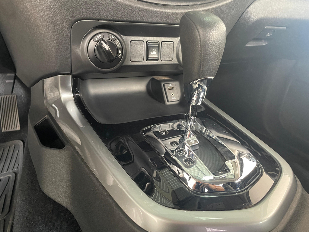 Nissan Frontier Branco