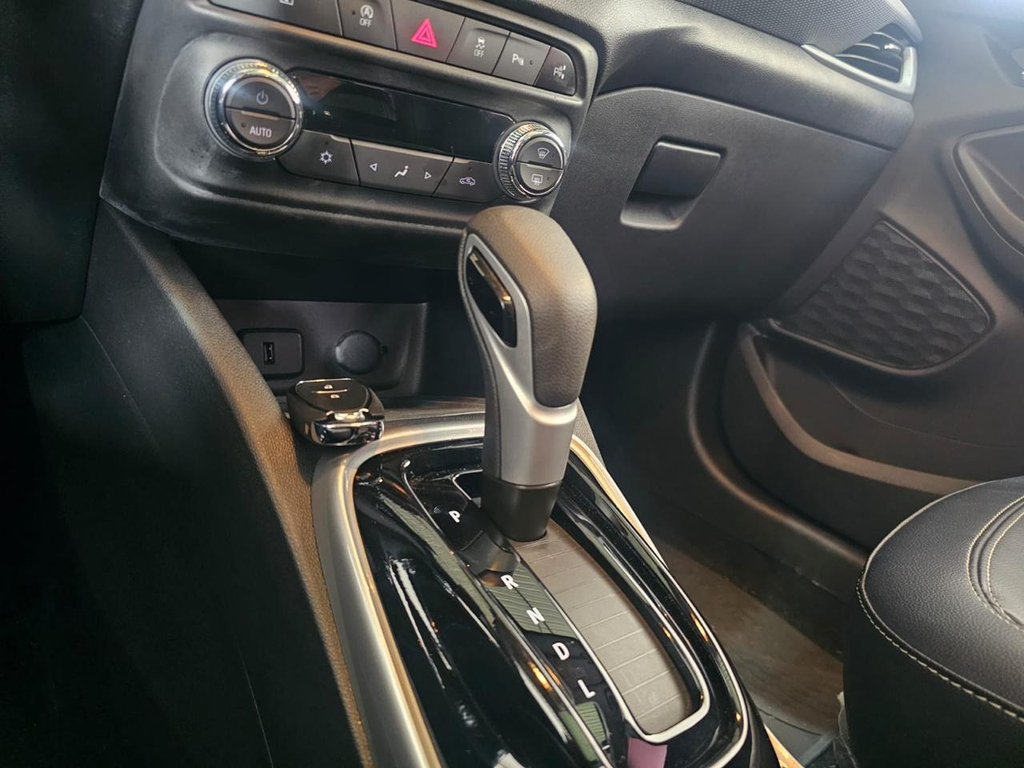 Chevrolet Tracker Cinza