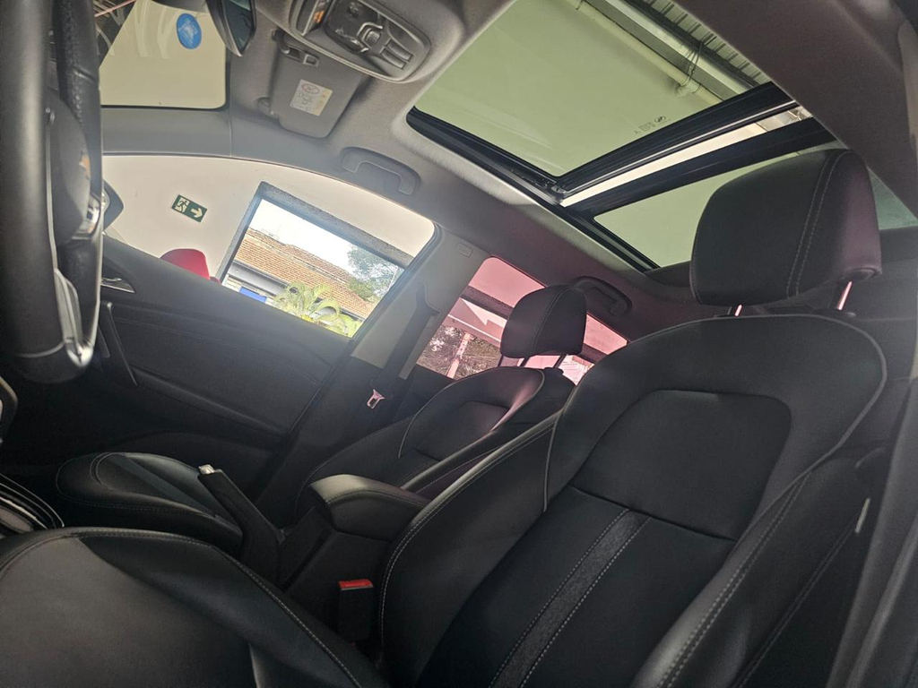 Chevrolet Tracker Cinza