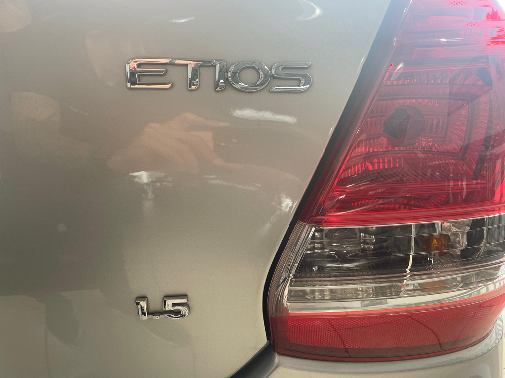 Toyota ETIOS Cinza