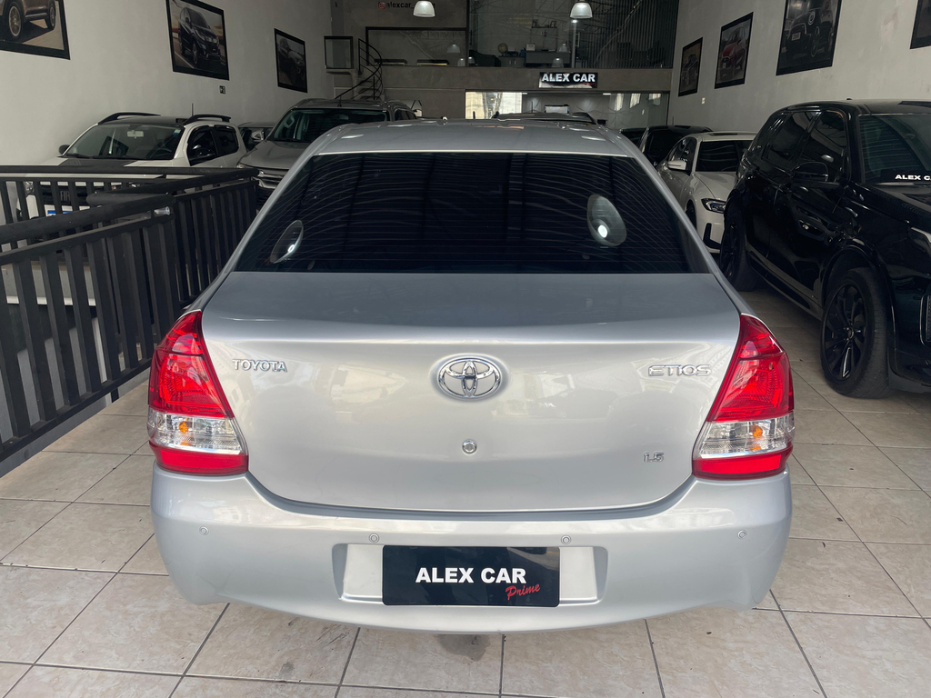 Toyota ETIOS Cinza