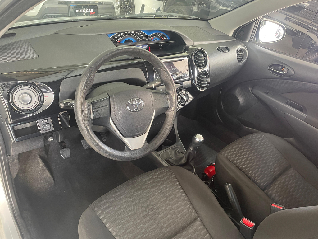 Toyota ETIOS Cinza