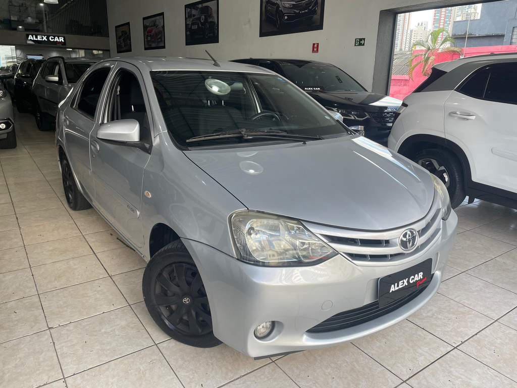 Toyota ETIOS Cinza