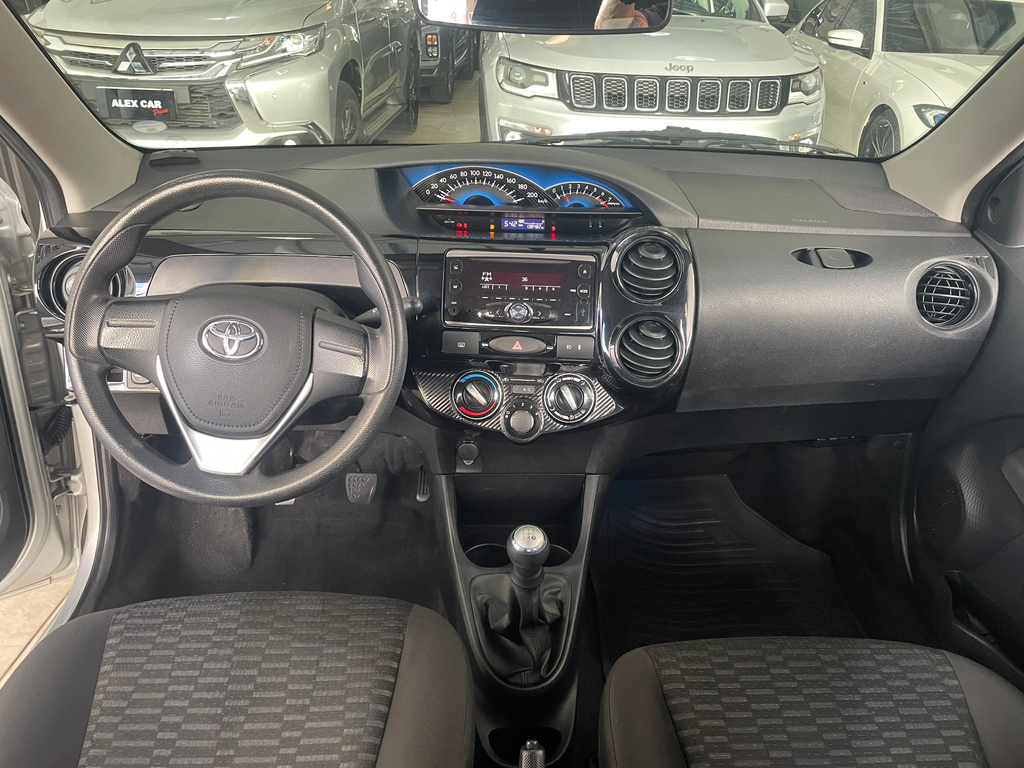 Toyota ETIOS Cinza