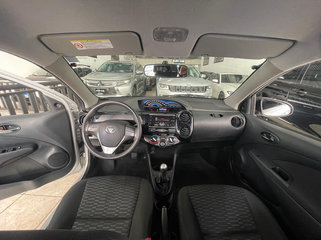 Toyota ETIOS Cinza