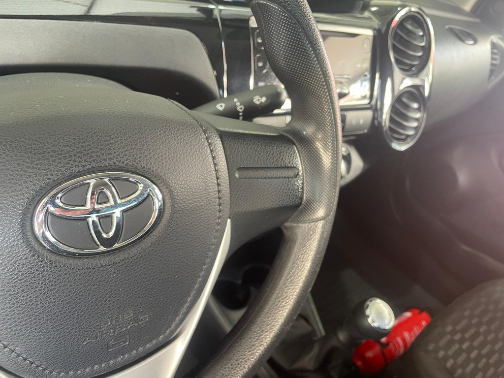 Toyota ETIOS Cinza
