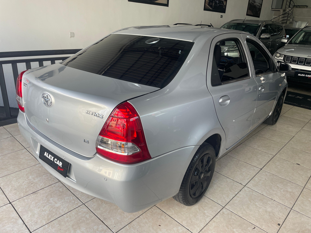 Toyota ETIOS Cinza