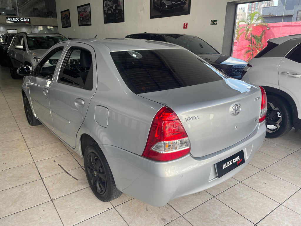 Toyota ETIOS Cinza