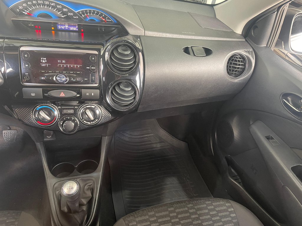 Toyota ETIOS Cinza