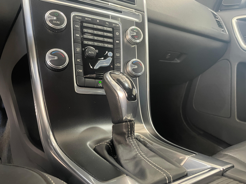 Volvo XC60 Prata
