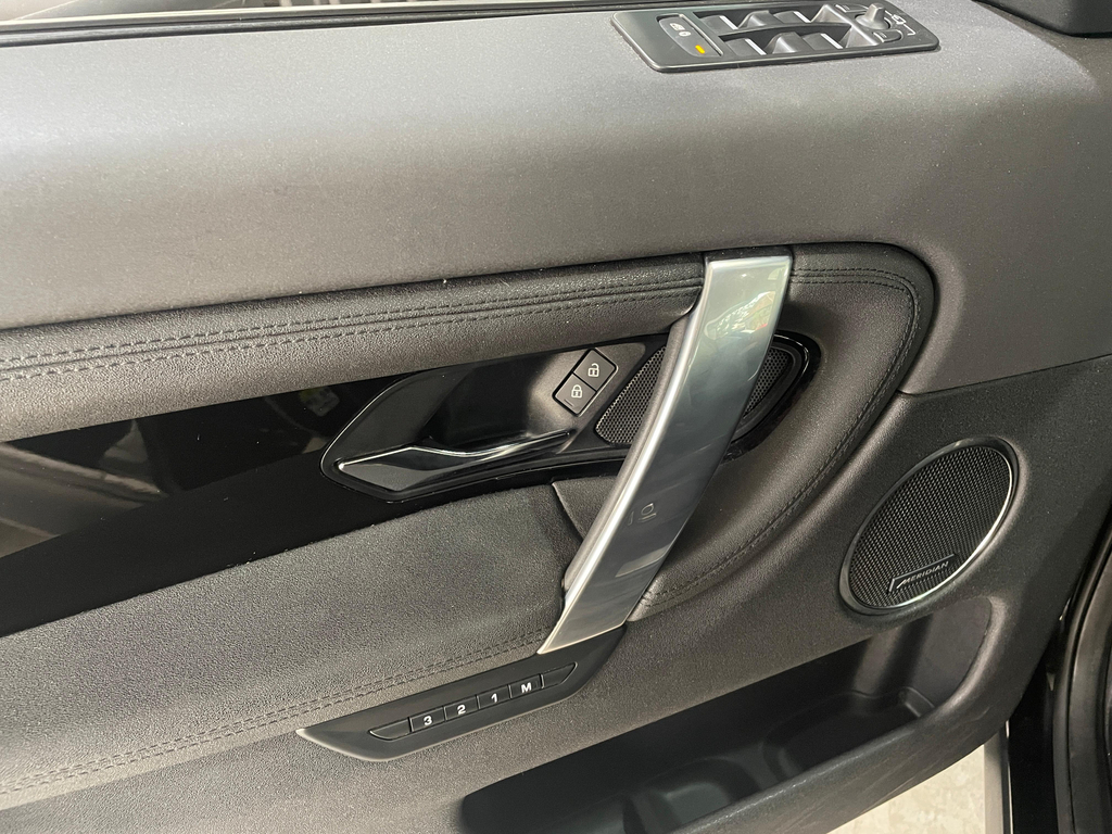 Land Rover Discovery Sport Preto