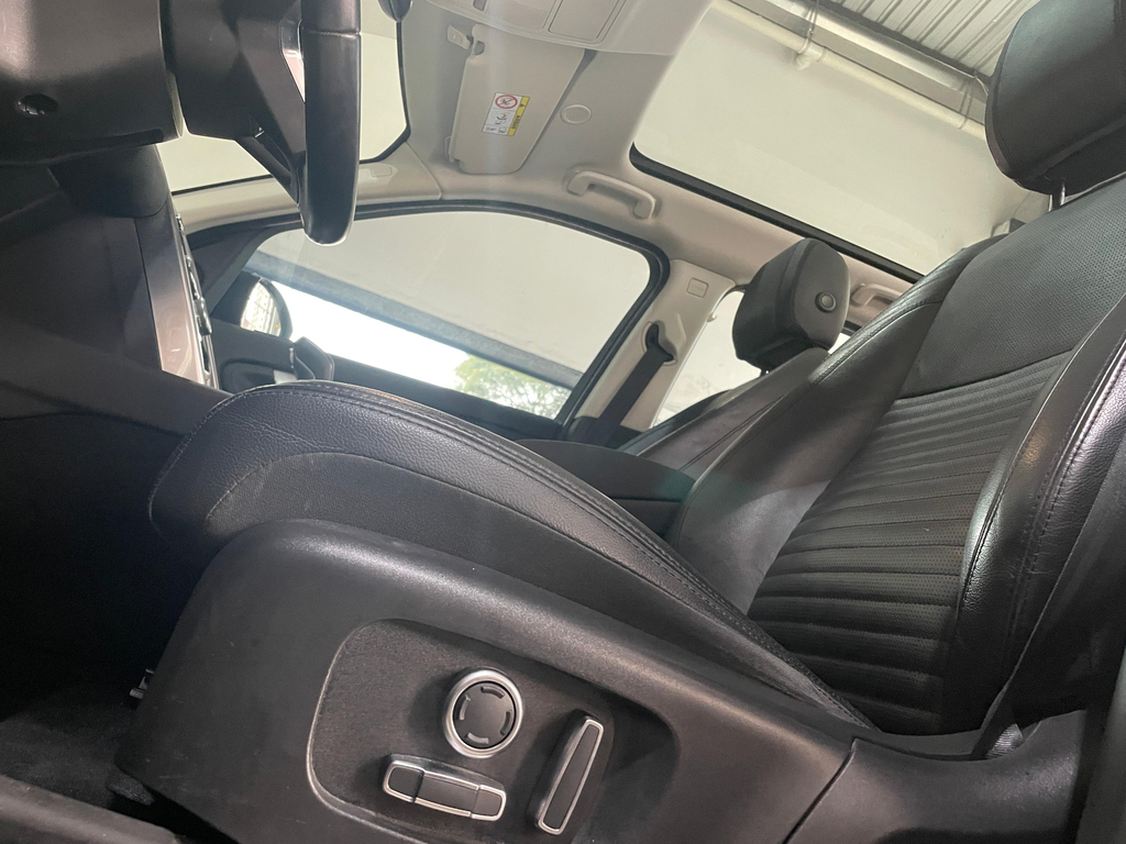 Land Rover Discovery Sport Preto