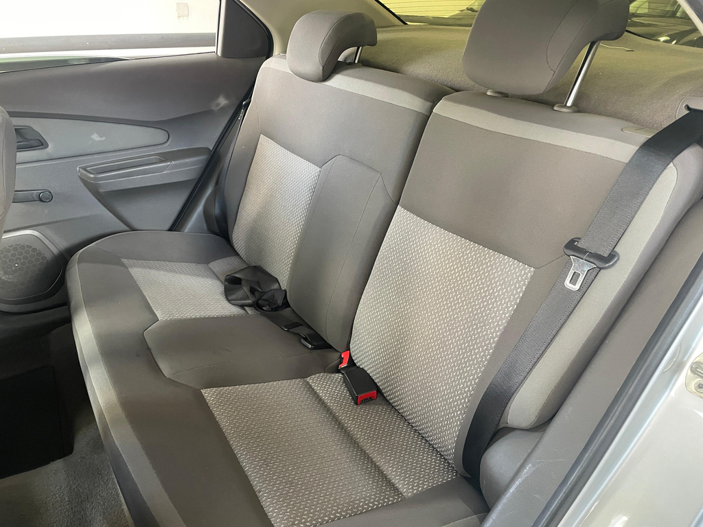 Chevrolet Cobalt Prata