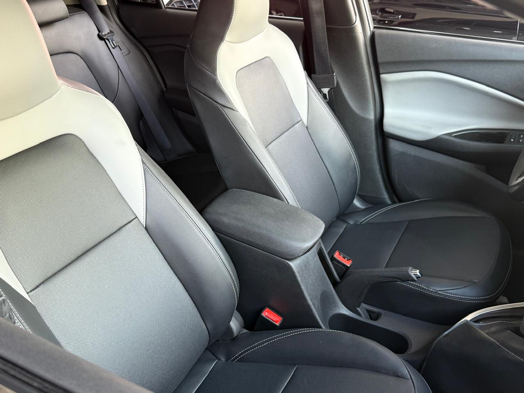Chevrolet Onix Prata