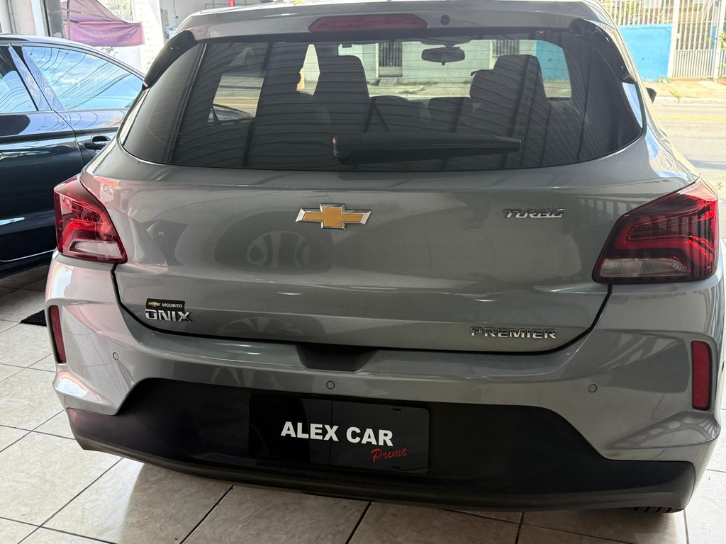 Chevrolet Onix Prata