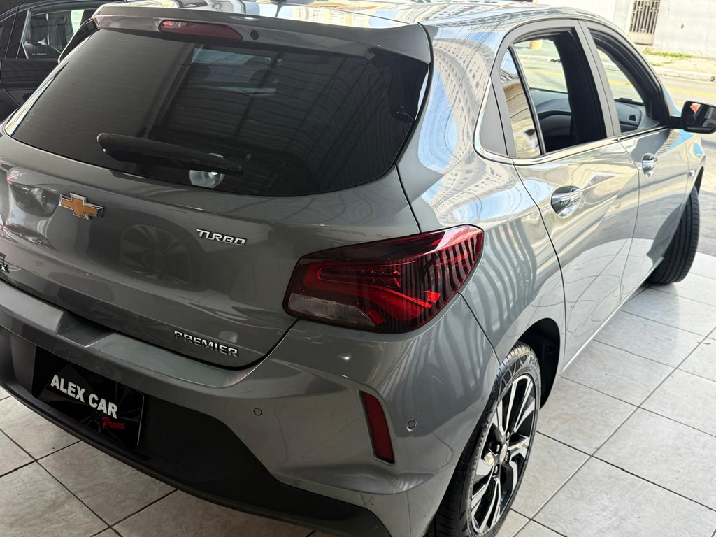 Chevrolet Onix Prata