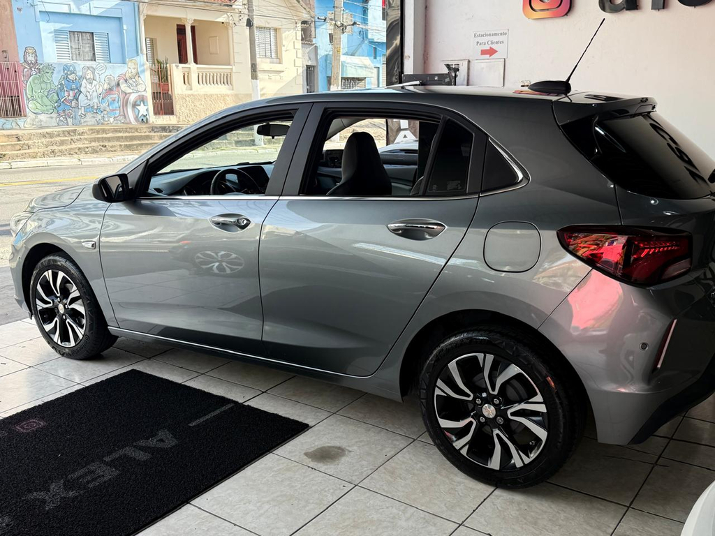 Chevrolet Onix Prata
