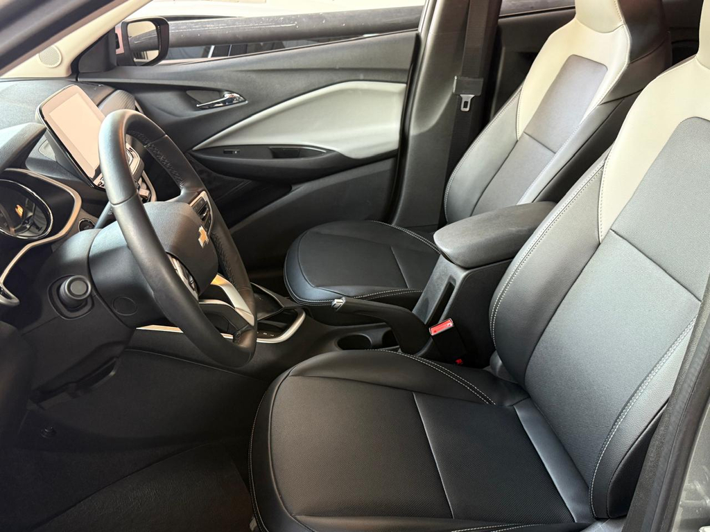 Chevrolet Onix Prata