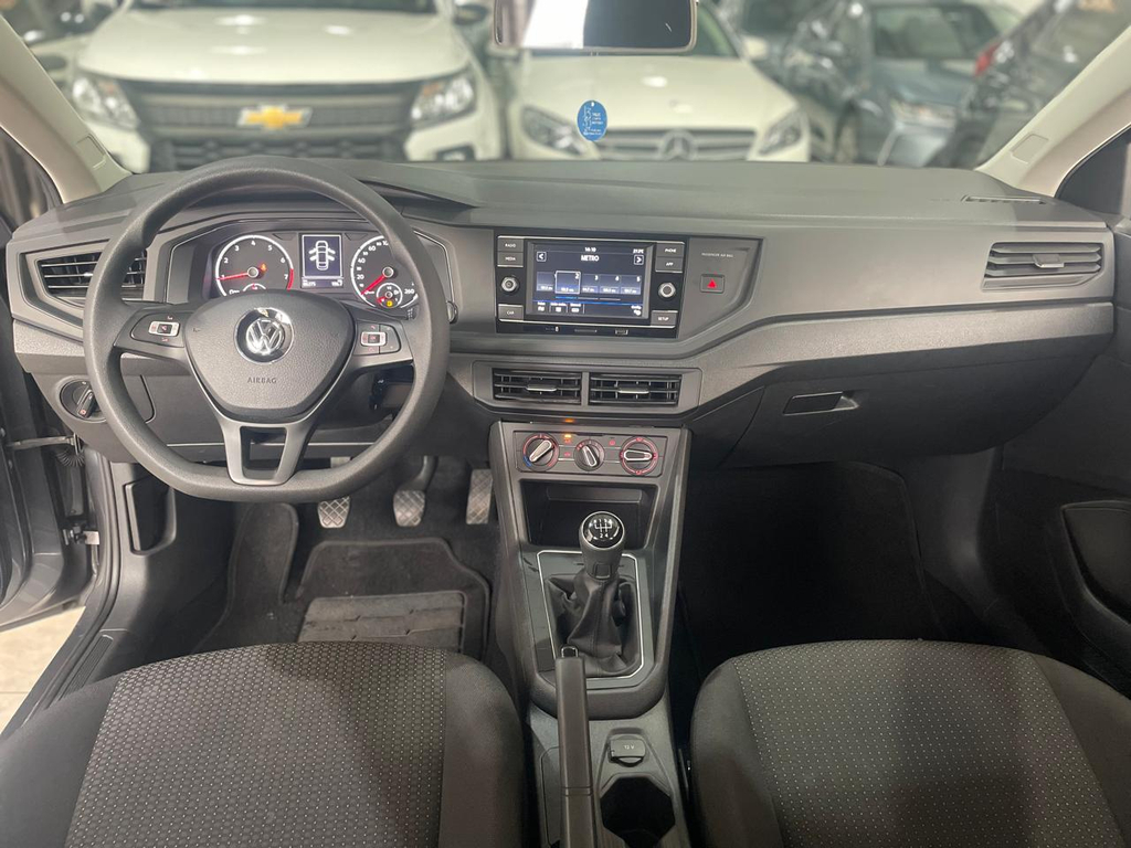 Volkswagen Virtus Cinza