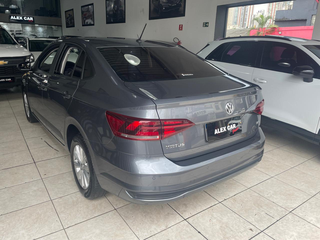 Volkswagen Virtus Cinza
