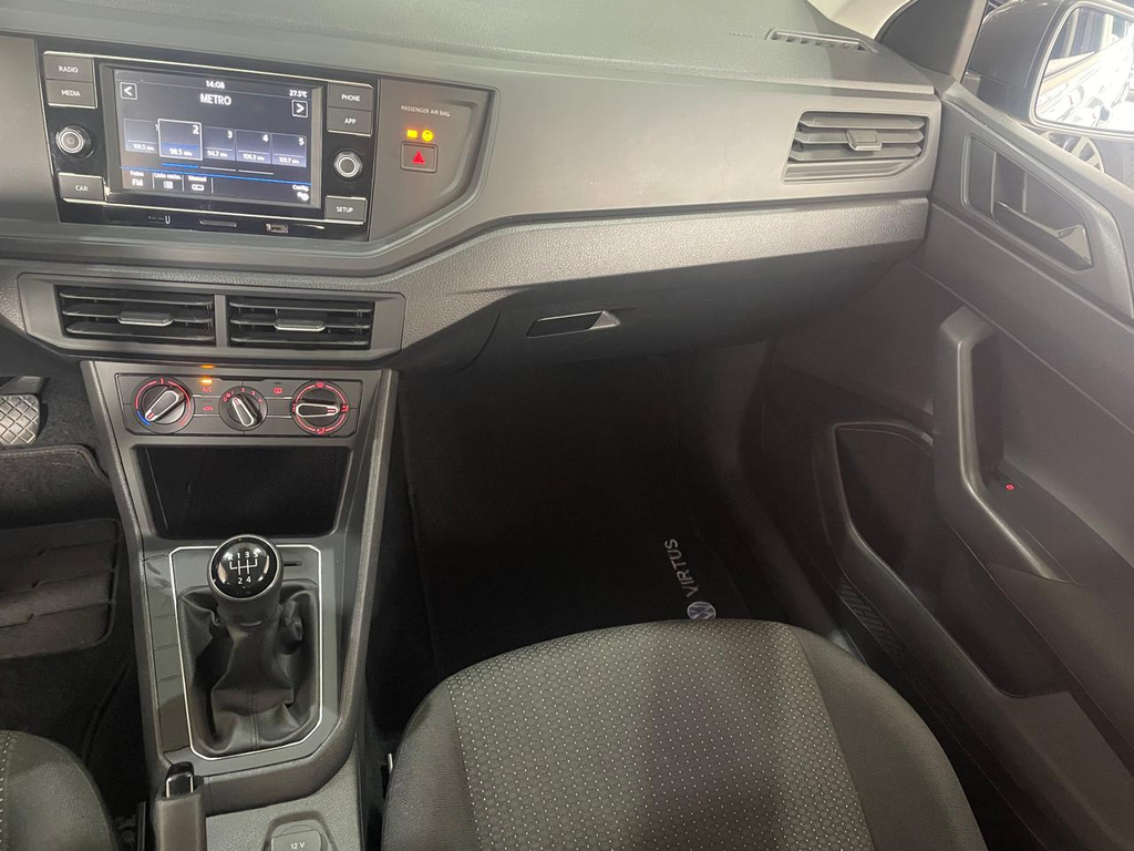 Volkswagen Virtus Cinza