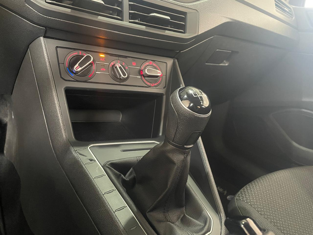 Volkswagen Virtus Cinza