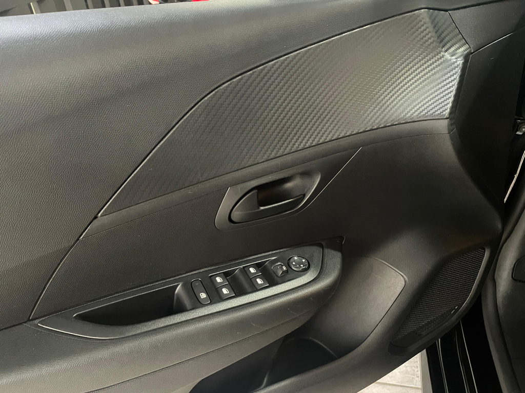 Peugeot 208 Preto