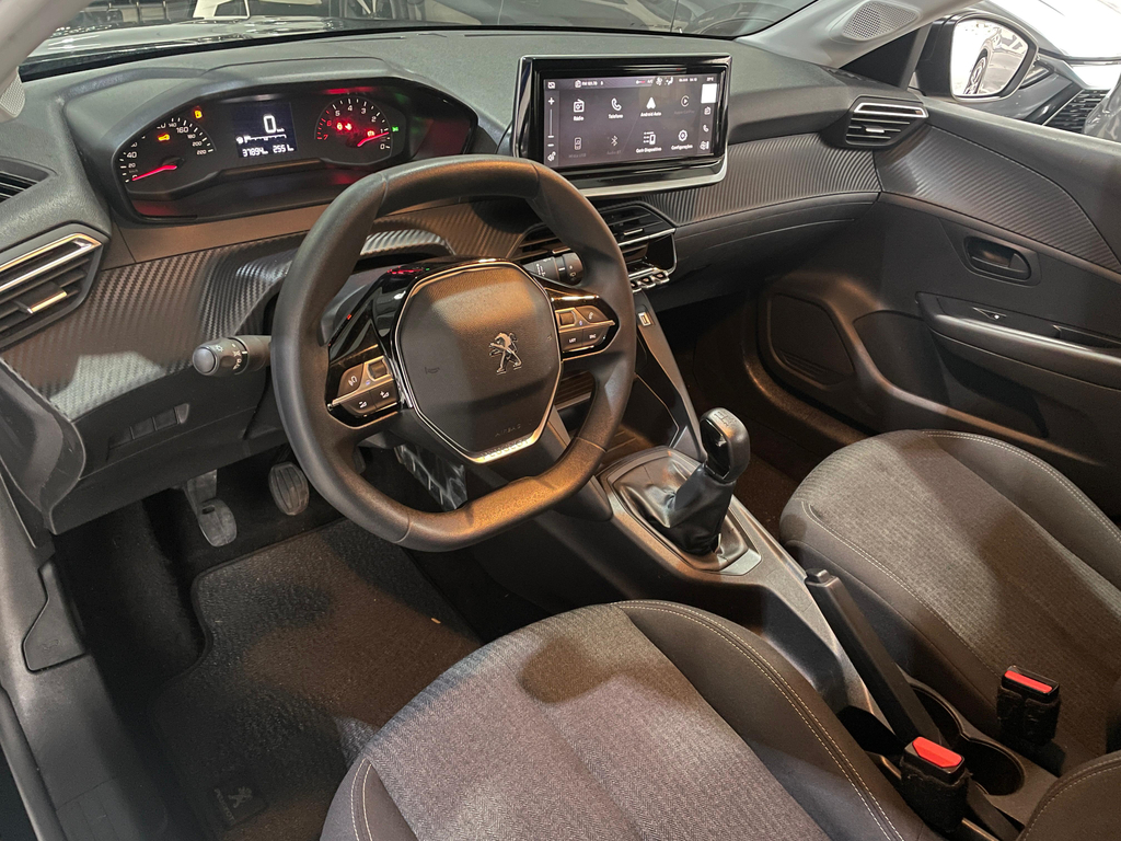 Peugeot 208 Preto