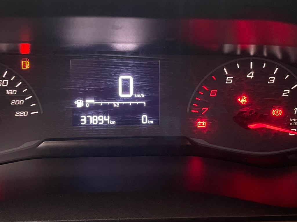 Peugeot 208 Preto