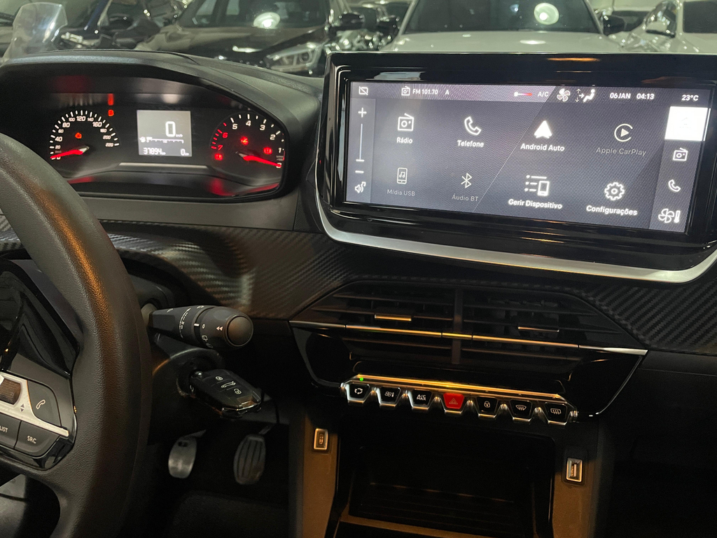 Peugeot 208 Preto