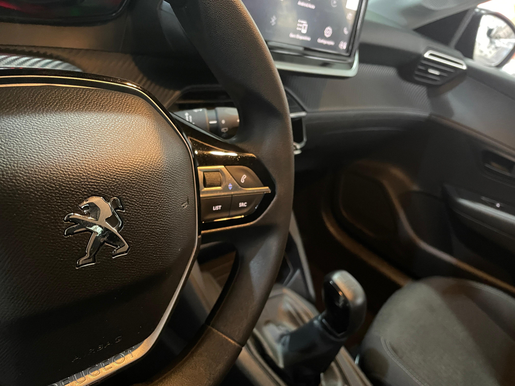 Peugeot 208 Preto