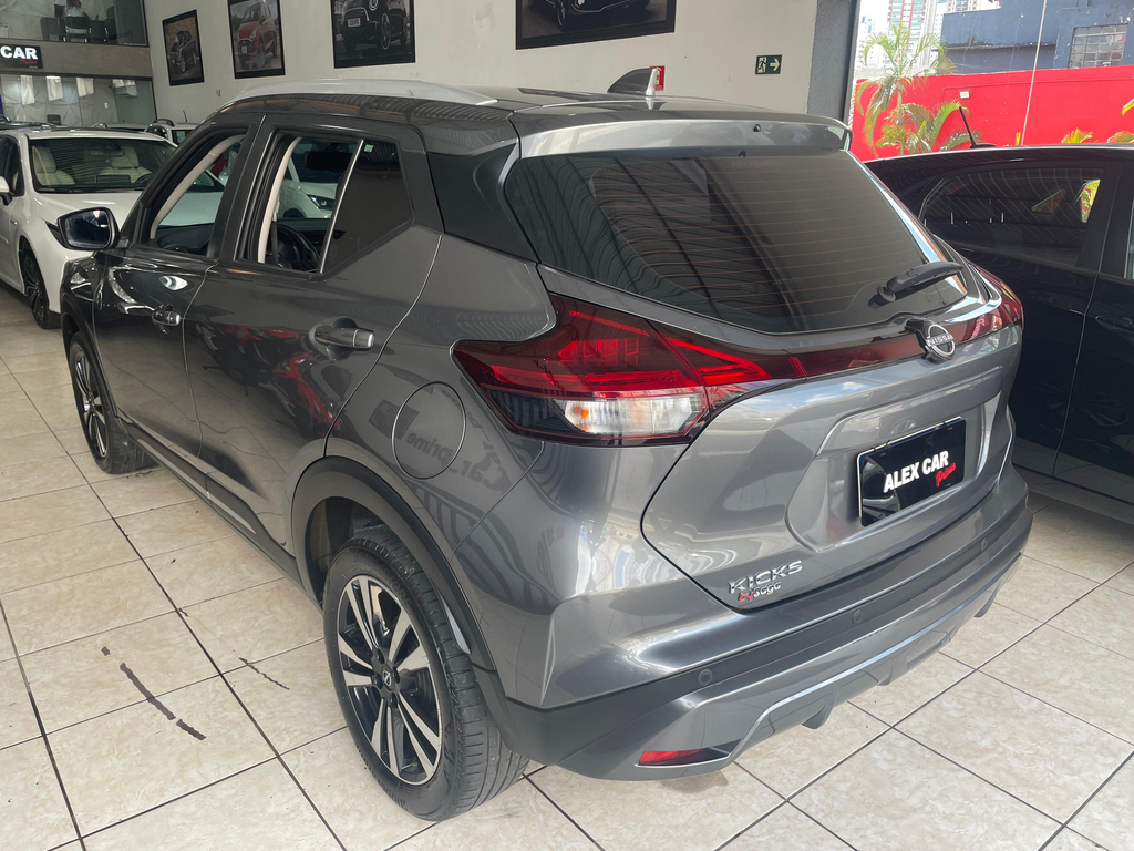 Nissan Kicks Cinza