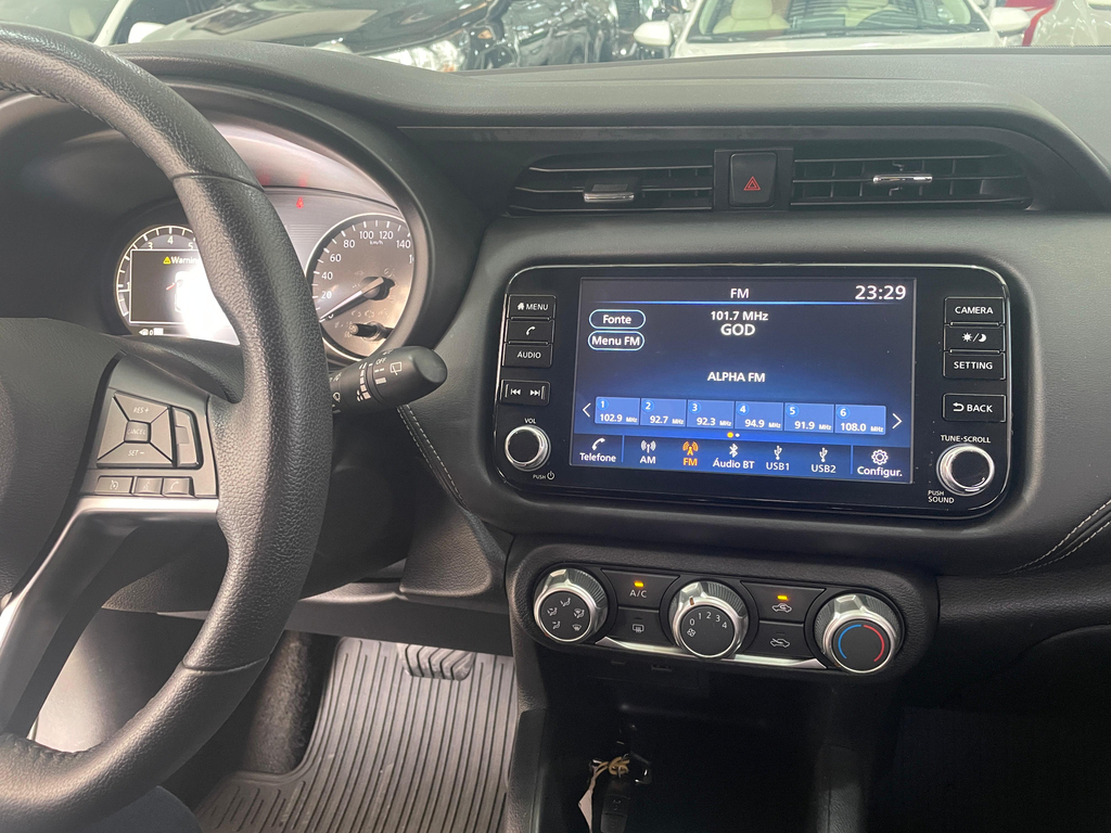 Nissan Kicks Cinza