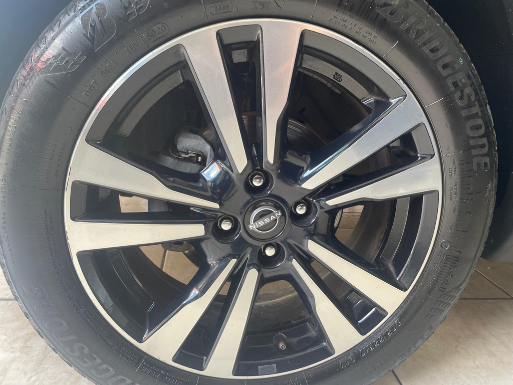 Nissan Kicks Cinza