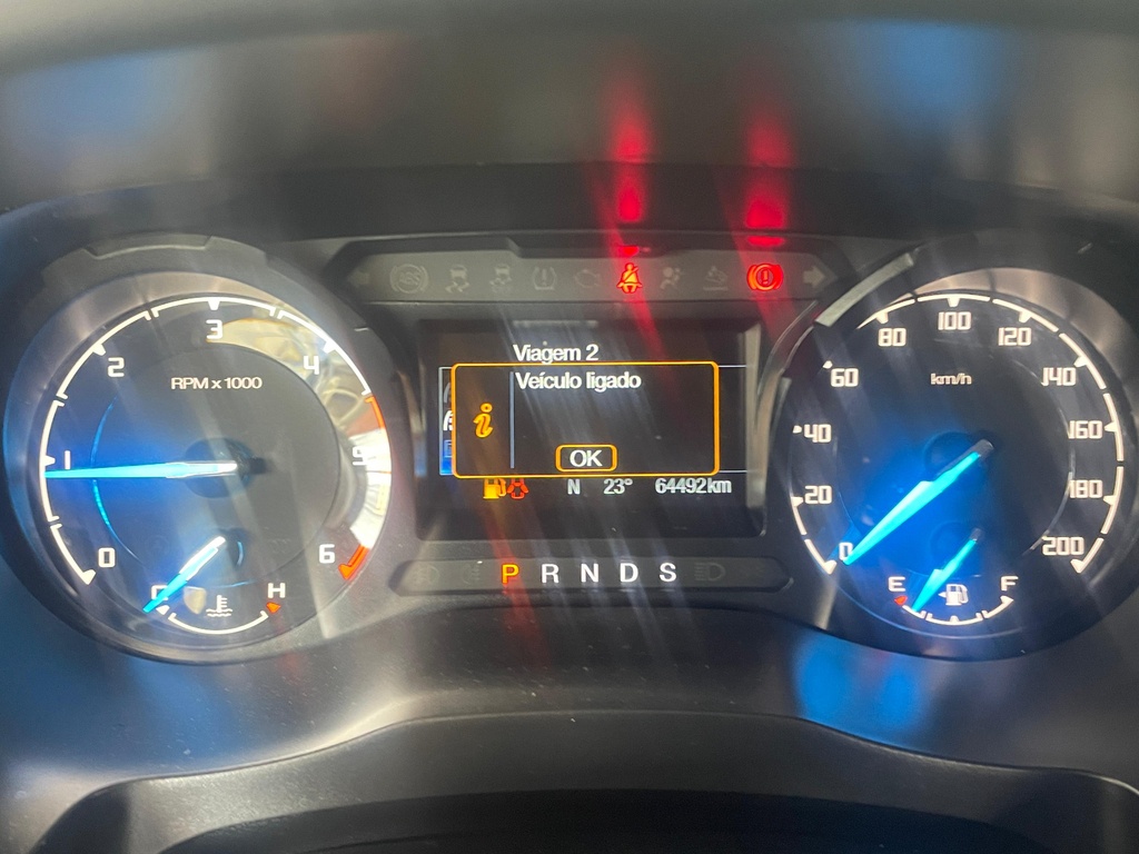 Ford Ranger (Cabine Dupla) Cinza