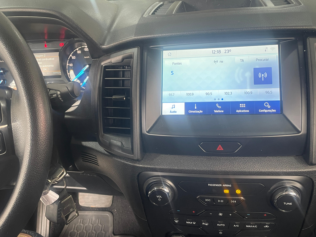 Ford Ranger (Cabine Dupla) Cinza