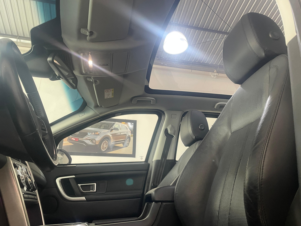 Land Rover Discovery Sport Preto