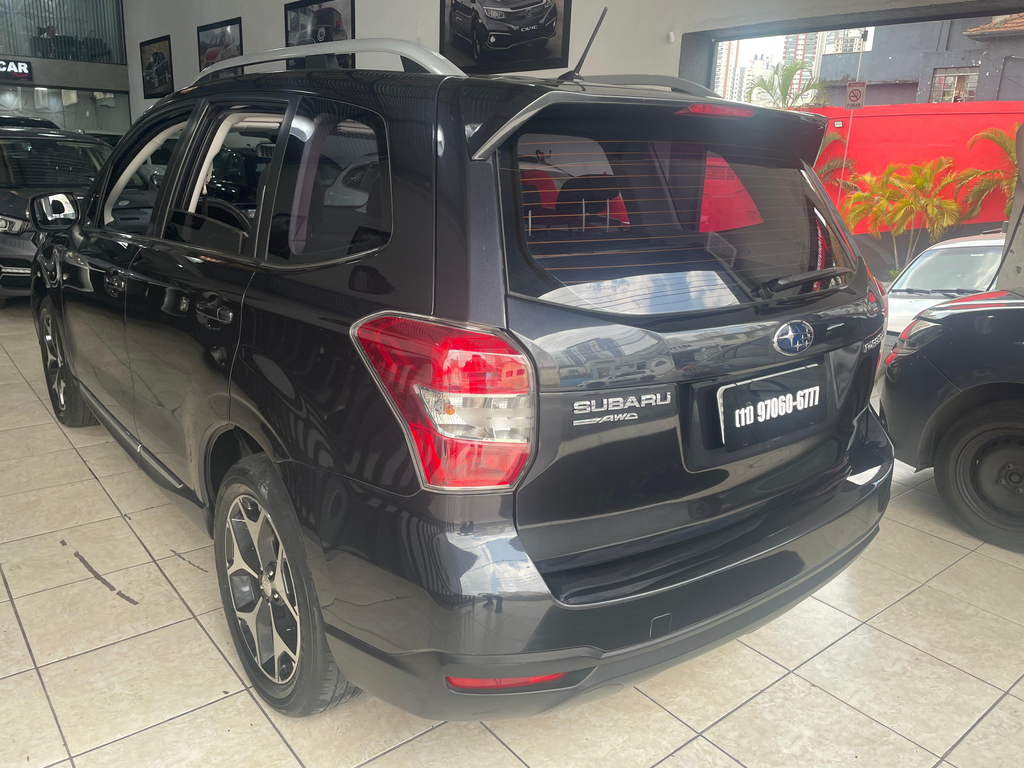 Subaru Forester Cinza