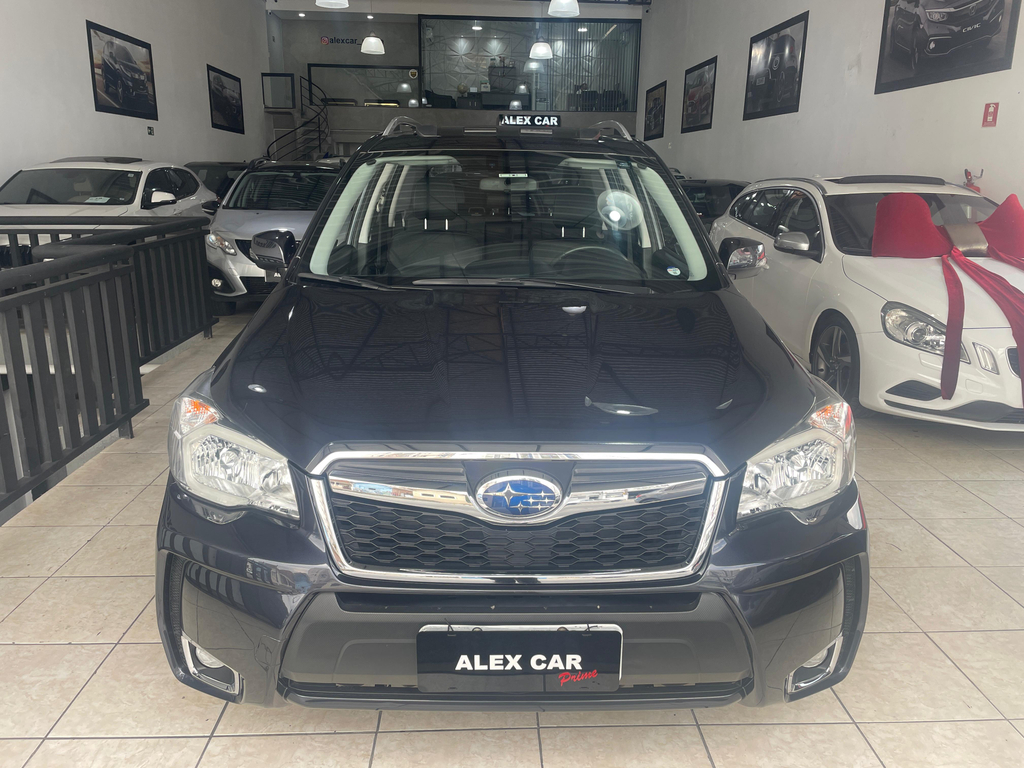 Subaru Forester Cinza